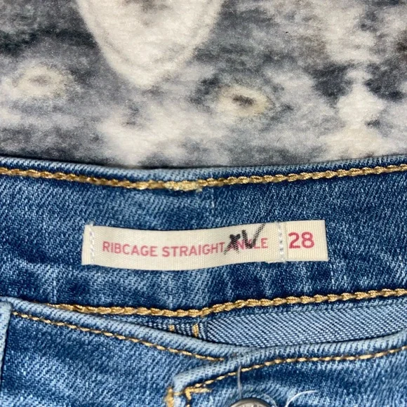 Levi’s Women’s Ribcage Straight Ankle Jean W28 x L27 - Picture 3 of 6